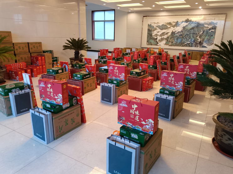 濰坊煒樺冷彎?rùn)C(jī)械制造有限公司祝大家新春快樂(lè)，龍年大吉